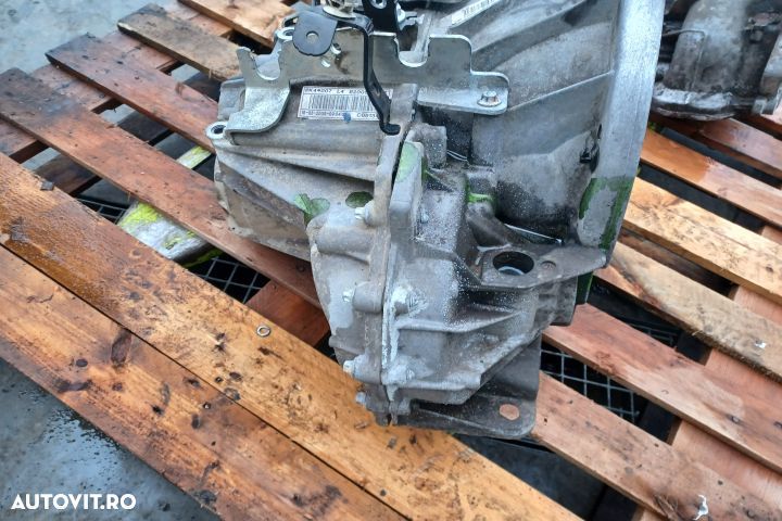 Cutie de viteze manuala 2.2 D 2007 8200586018 Renault Espace 4 [facel - 3