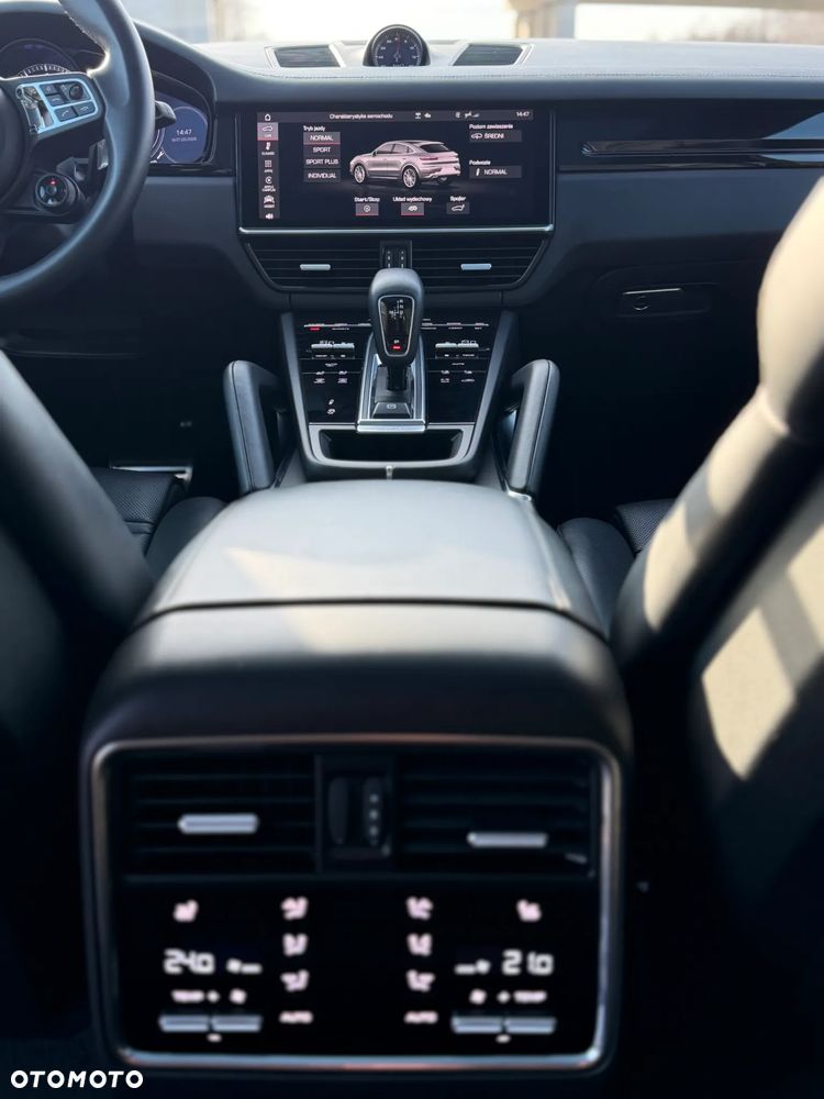 Porsche Cayenne Turbo - 36