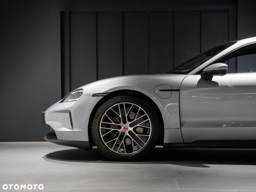 Porsche Taycan 4 - 11