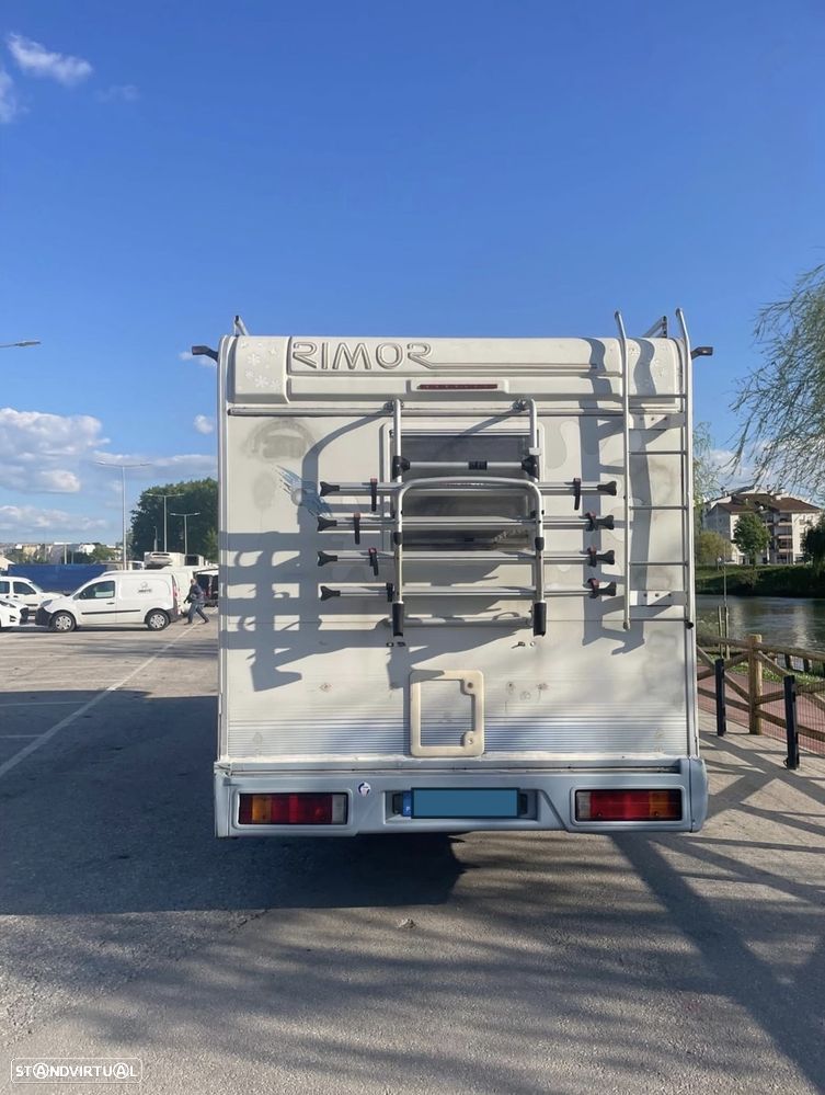 Mercedes-Benz Sprinter - 4