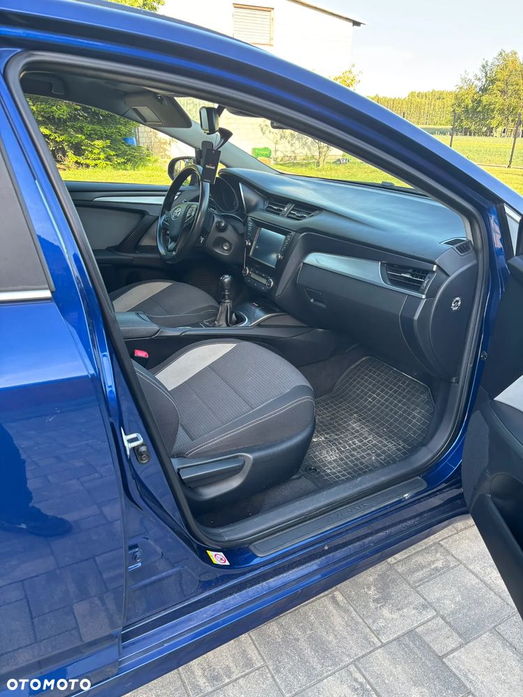 Toyota Avensis 1.8 Premium - 19