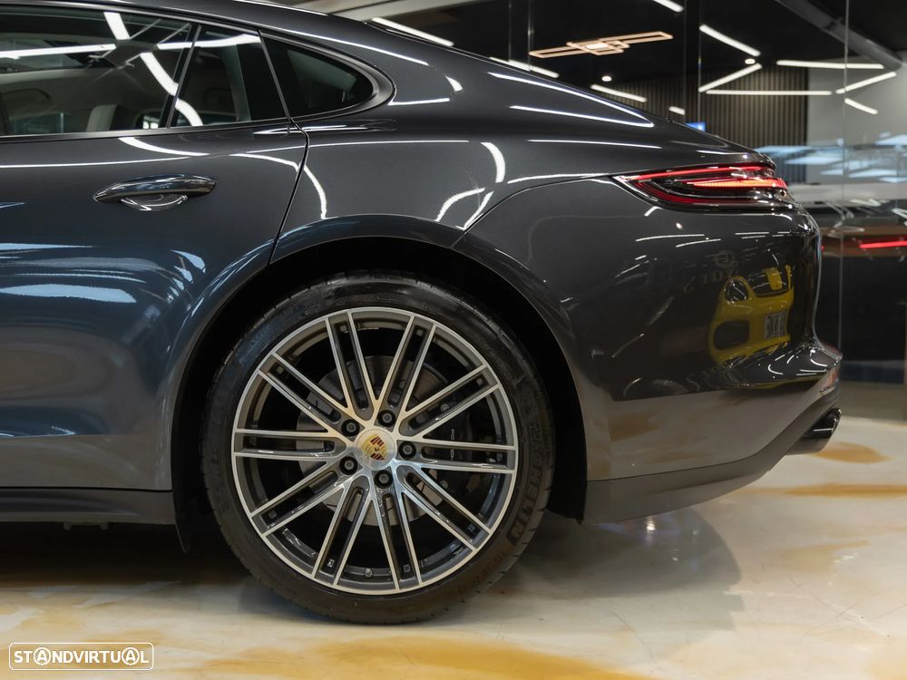 Porsche Panamera 4 Platinum Edition - 26