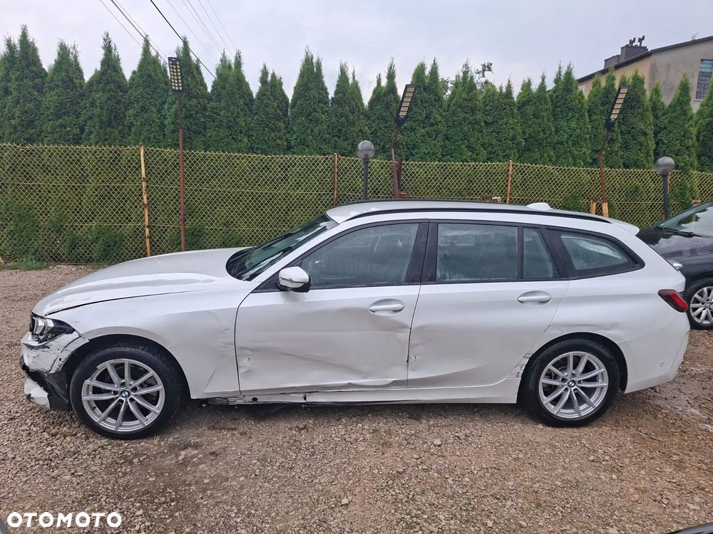 BMW Seria 3 320d xDrive MHEV Luxury Line - 17