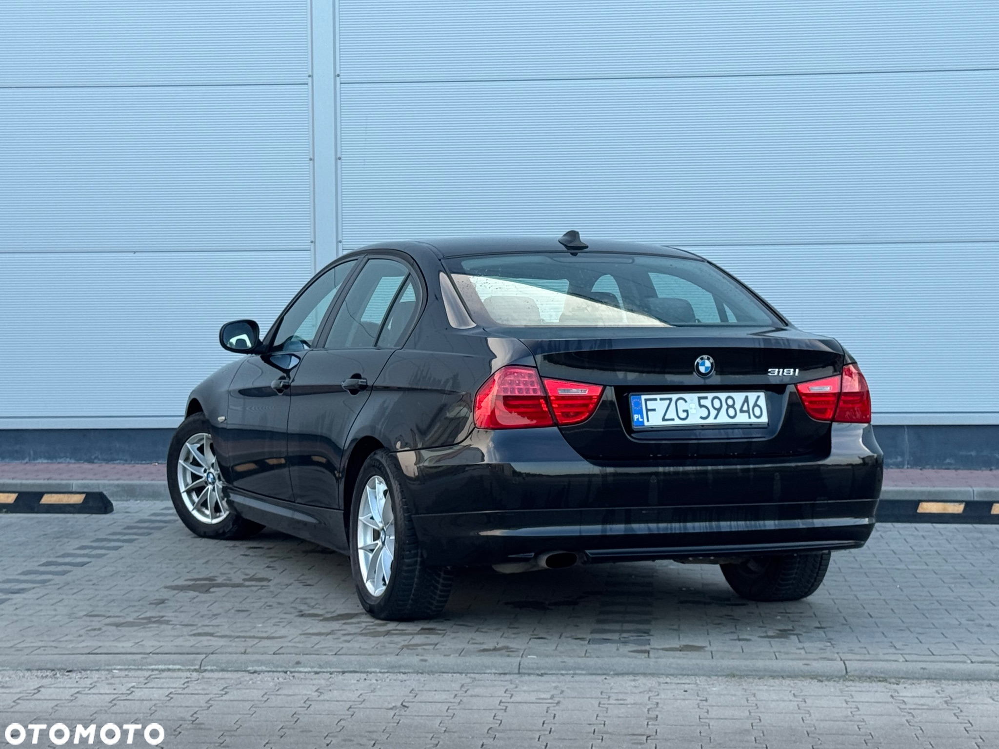 BMW Seria 3 318i - 4