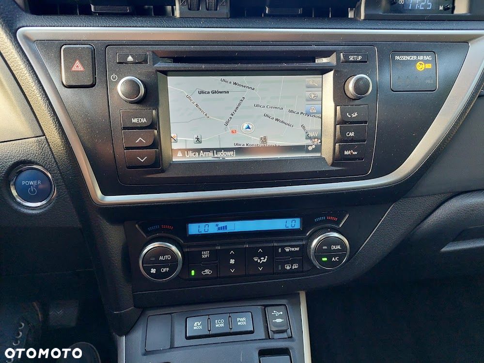 Toyota Auris 1.8 HSD Sol - 22