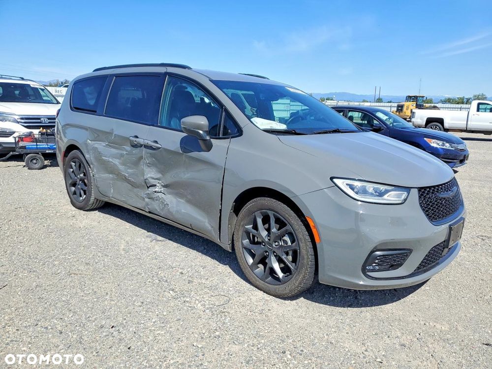 Chrysler Pacifica - 5
