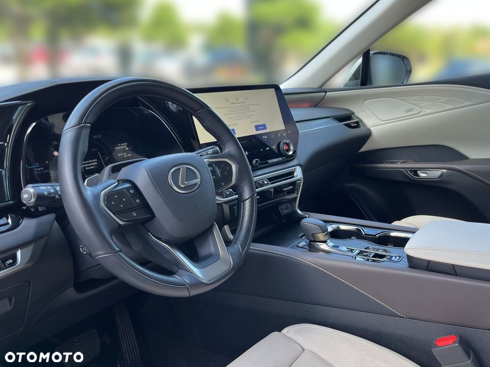 Lexus RX 450h+ Omotenashi - 3