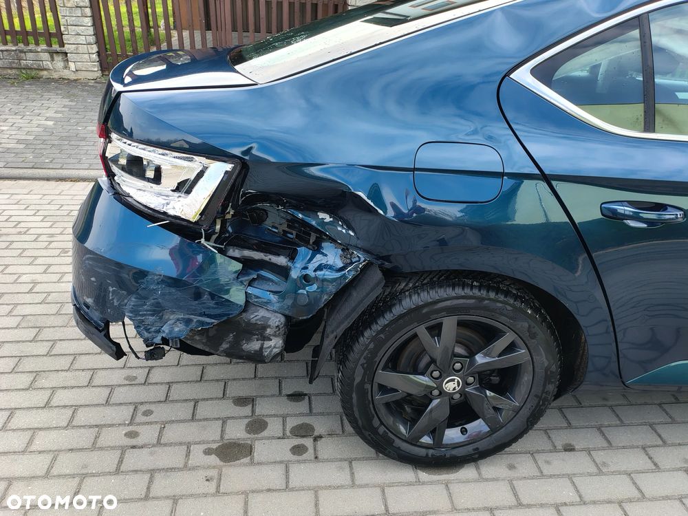 Skoda Superb 2.0 TDI Premium Edition - 22