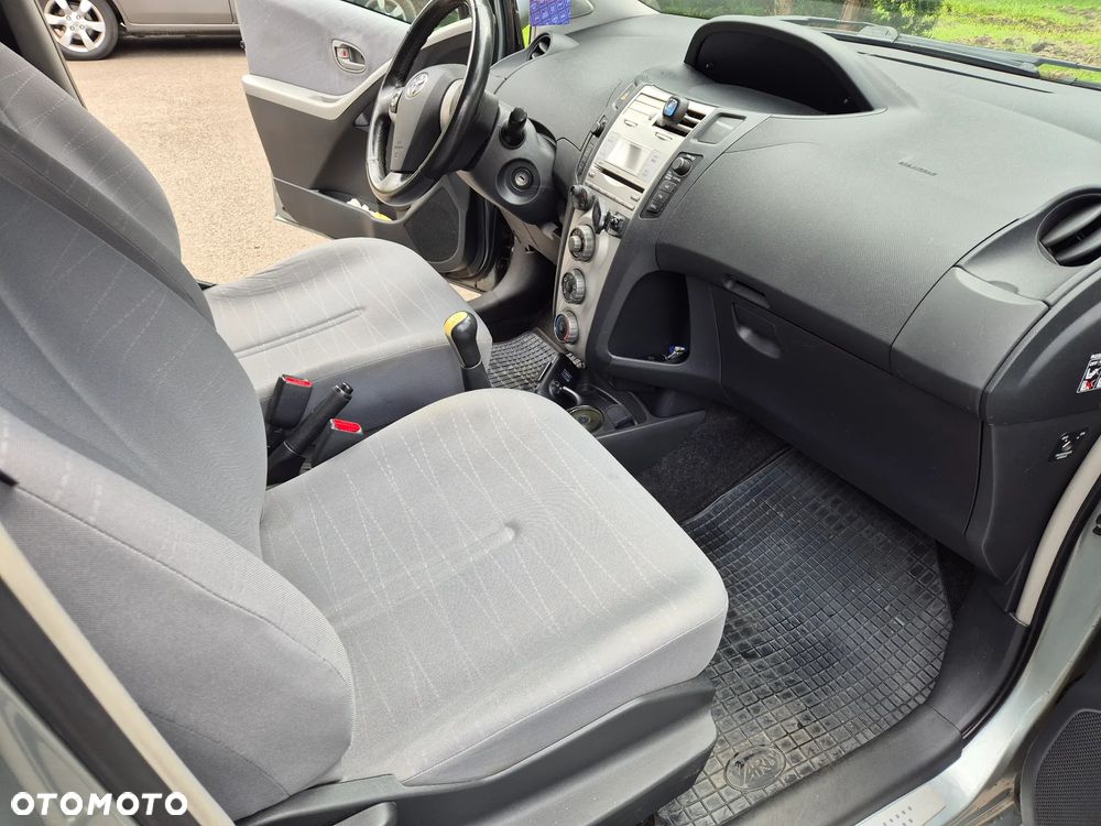 Toyota Yaris 1.3 Sol - 4