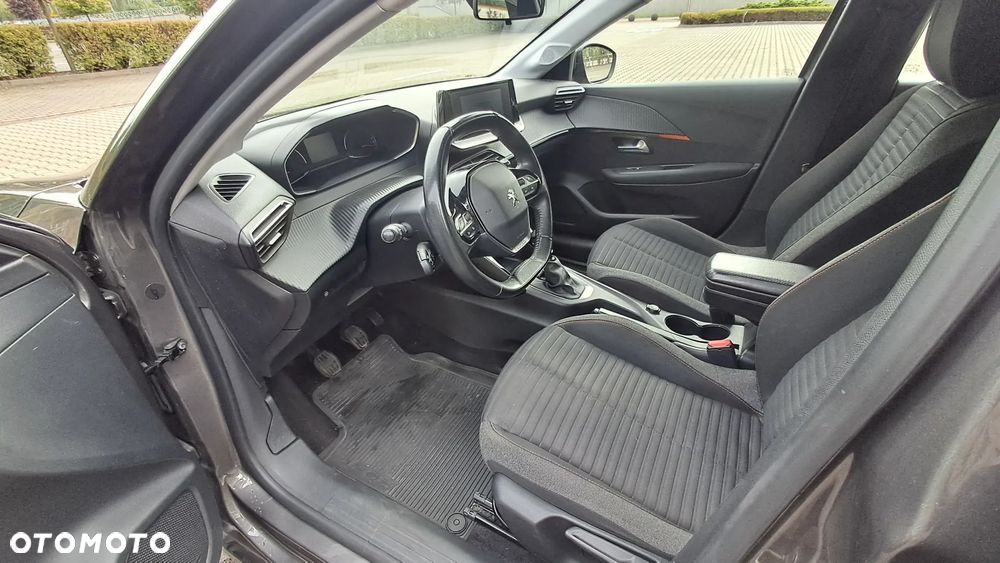 Peugeot 208 1.2 PureTech GPF Signature S&S - 10