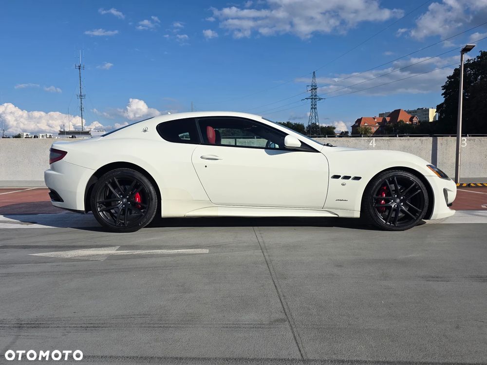 Maserati GranTurismo S Automat - 29