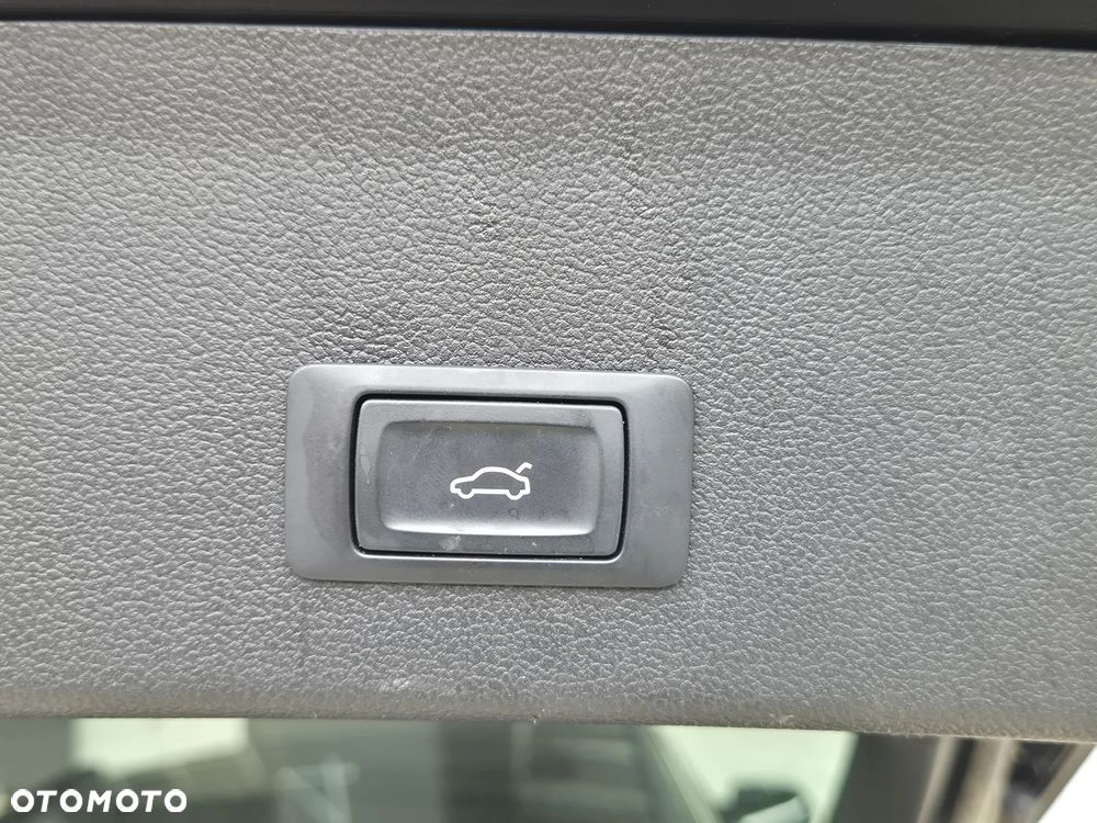 Audi A4 Avant 2.0 TDI ultra S tronic sport - 19