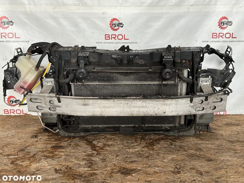 PAS PRZEDNI TOYOTA PRIUS III 1.8 H 09-15 - 1