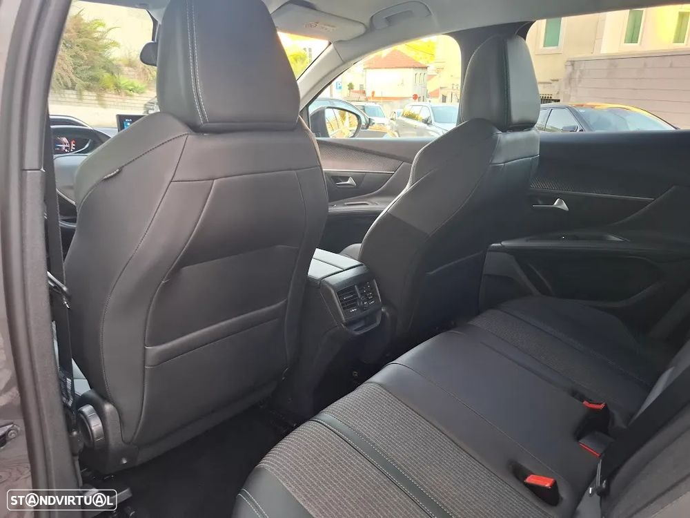 Peugeot 3008 1.2 PureTech Allure Pack EAT8 - 33