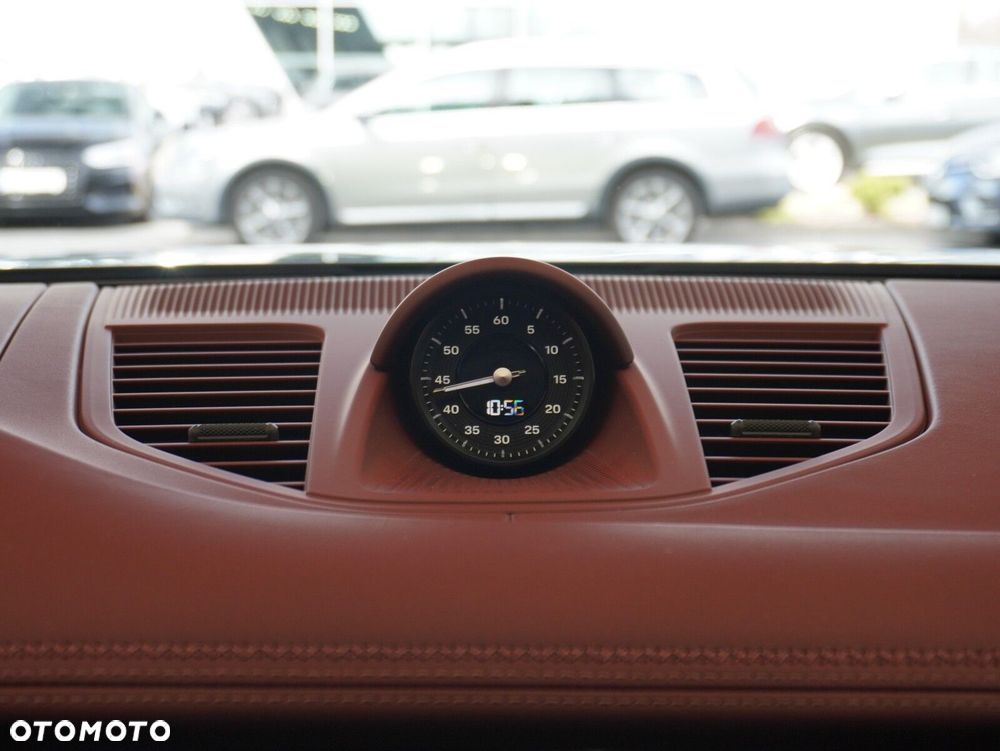 Porsche Panamera 4 - 30