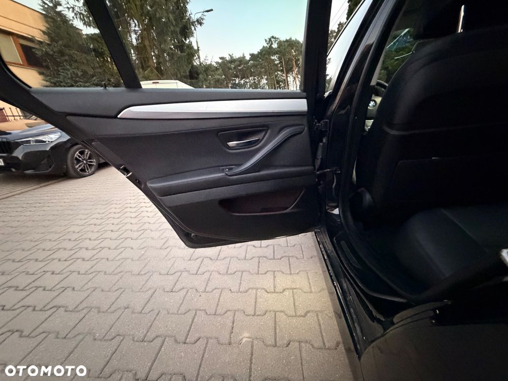 BMW Seria 5 530d xDrive Luxury Line - 18
