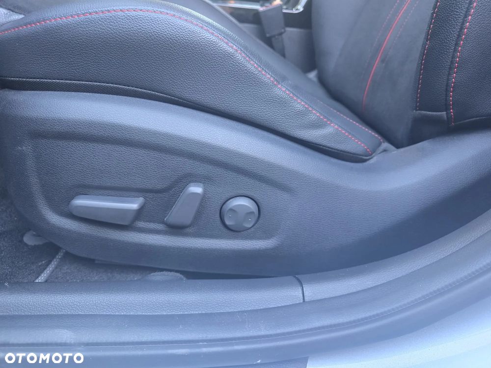 Kia ProCeed 1.6 T-GDI GT DCT - 34