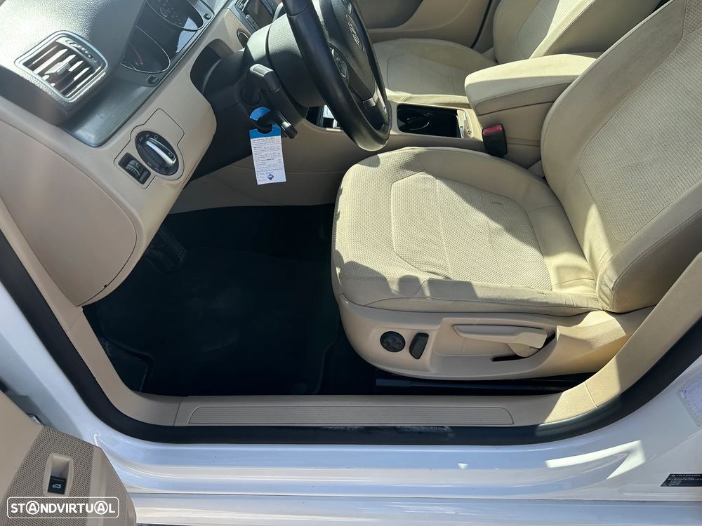 VW Passat Variant - 16