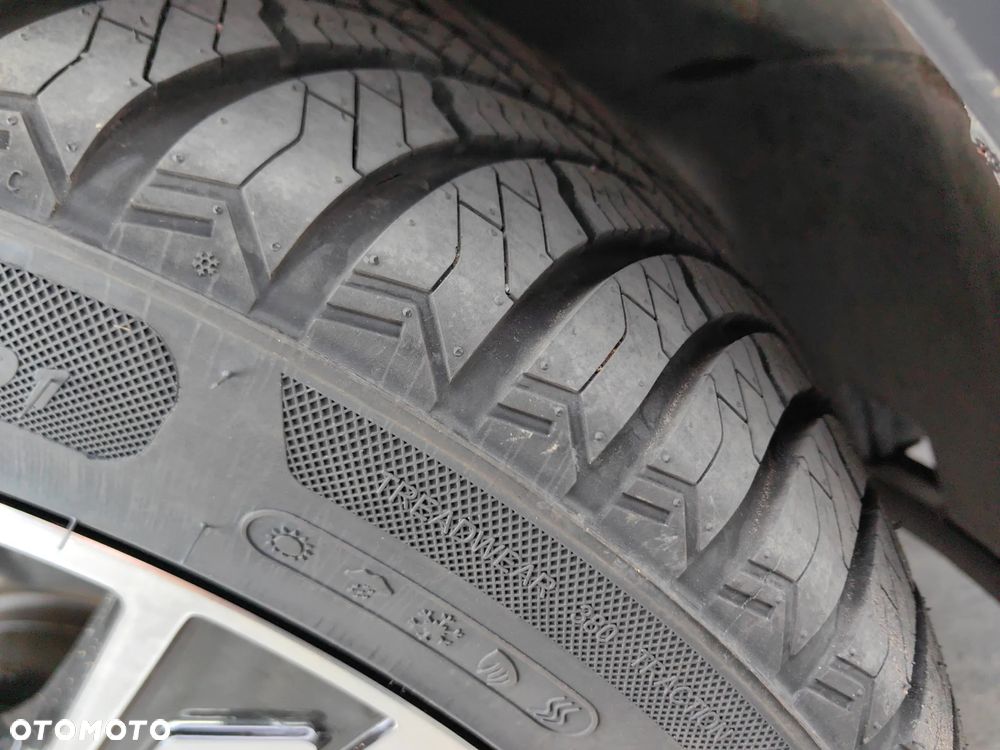 Volkswagen Passat Variant 2.0 TDI SCR DSG BlueMotion Comfortline - 9