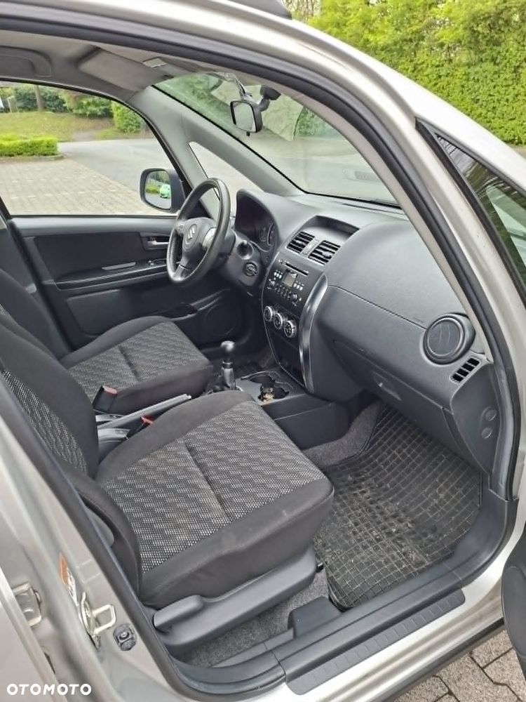 Suzuki SX4 - 10