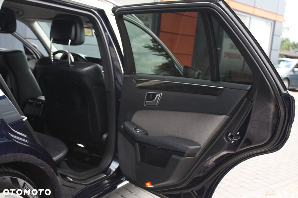 Mercedes-Benz Klasa E 220 CDI 7G-TRONIC Avantgarde - 35