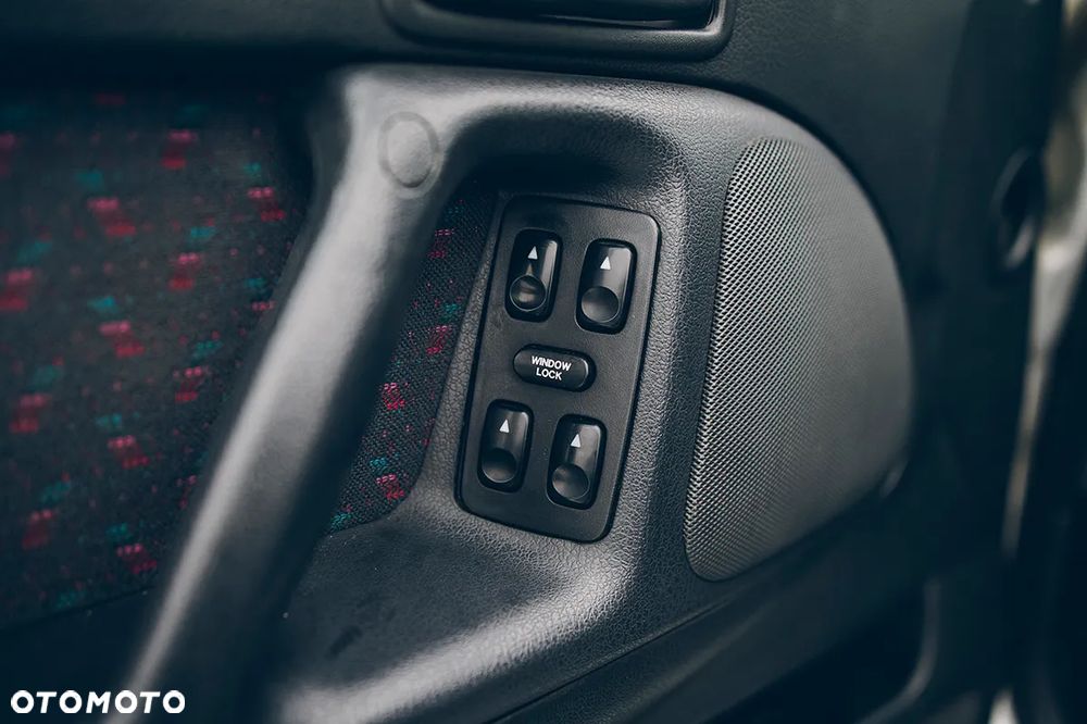 Hyundai Lantra - 23