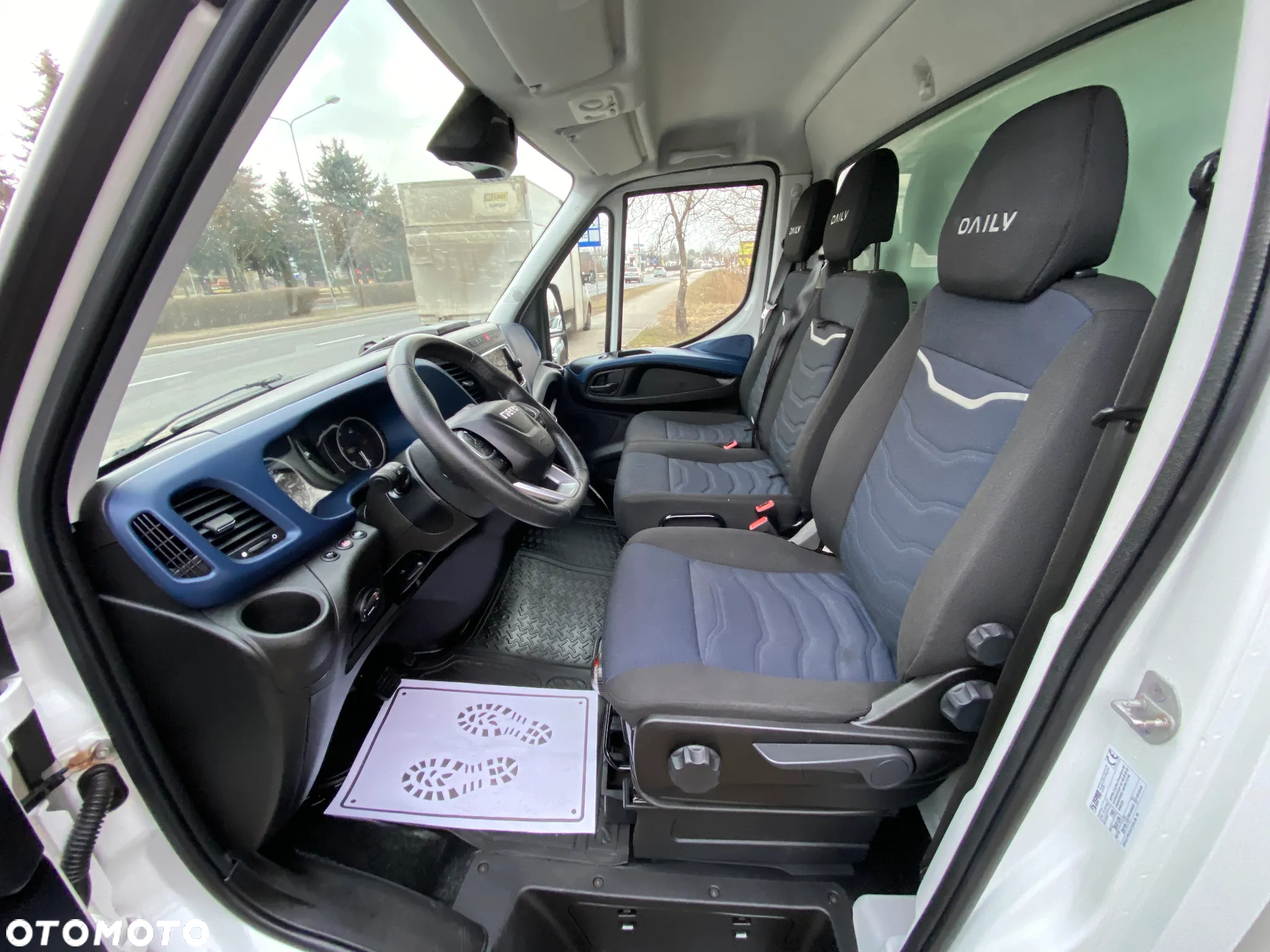 Iveco DAILY 35-160 HI-MATIC KONTENER 8 EUROPALET WINDA ZEPRO - 28