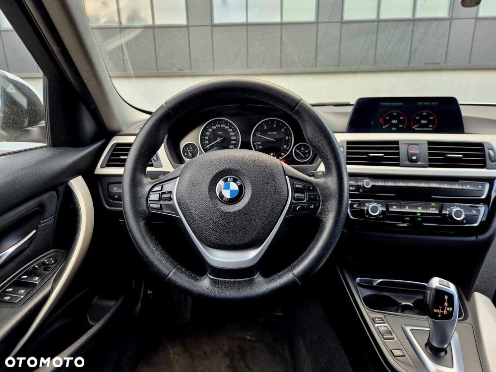 BMW Seria 3 320d - 22
