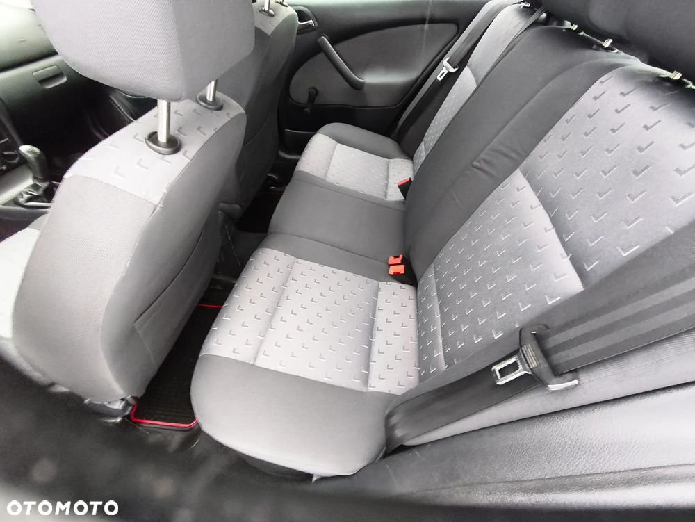 Skoda Octavia 1.6 Tour - 7