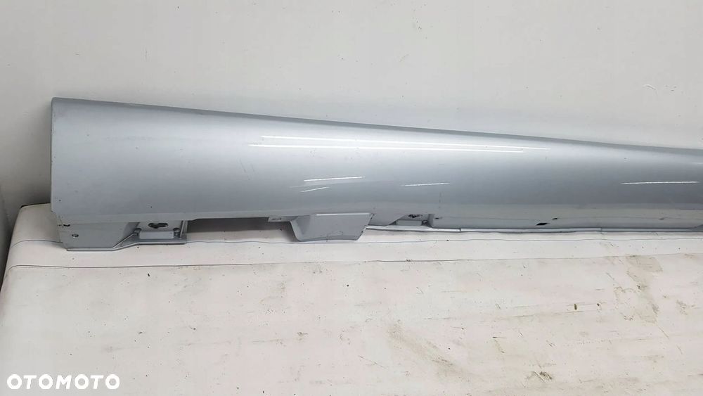 mercedes c klasa w206 21- listwa progowa prawa - 2