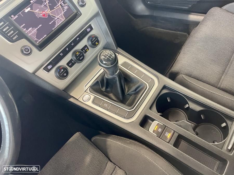 VW Passat 1.6 TDI BlueMotion - 15