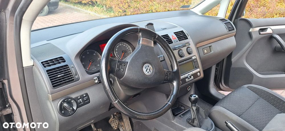 Volkswagen Touran - 8
