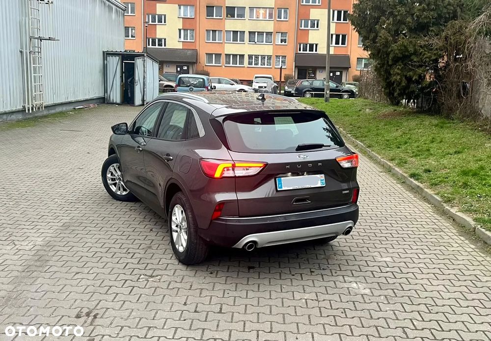Ford Kuga 2.5 Duratec FHEV 4x4 TITANIUM - 3
