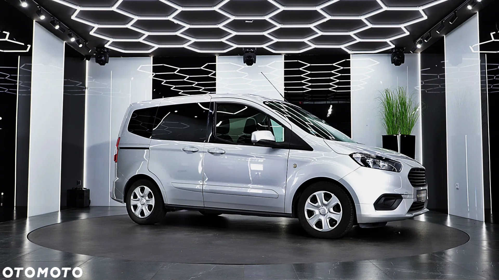 Ford Tourneo Courier 1.5 TDCi Trend - 12