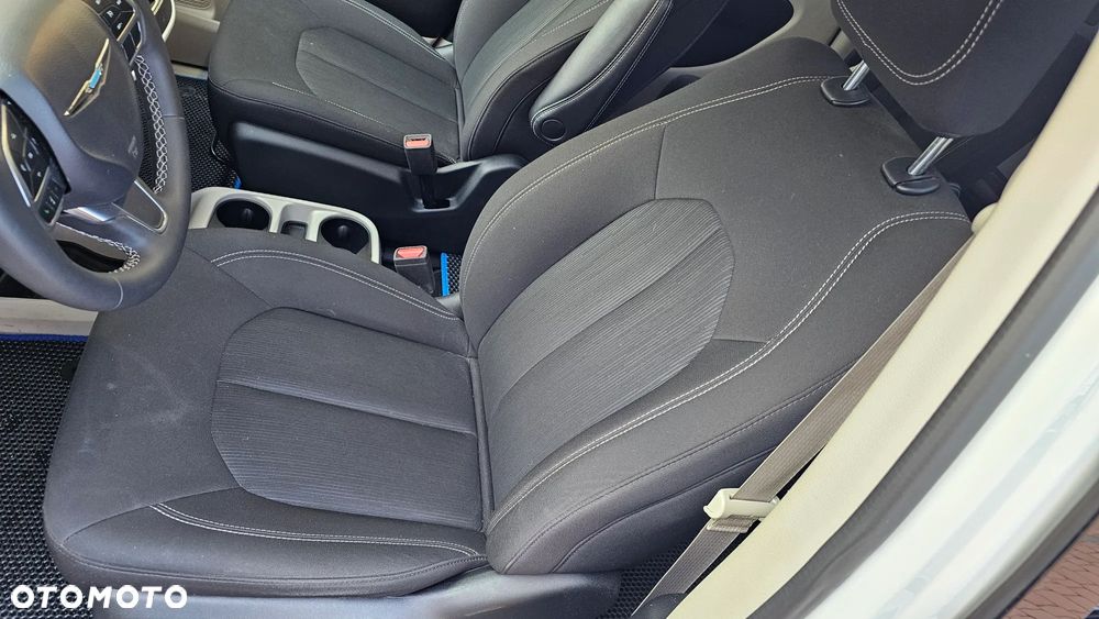 Chrysler Pacifica - 36