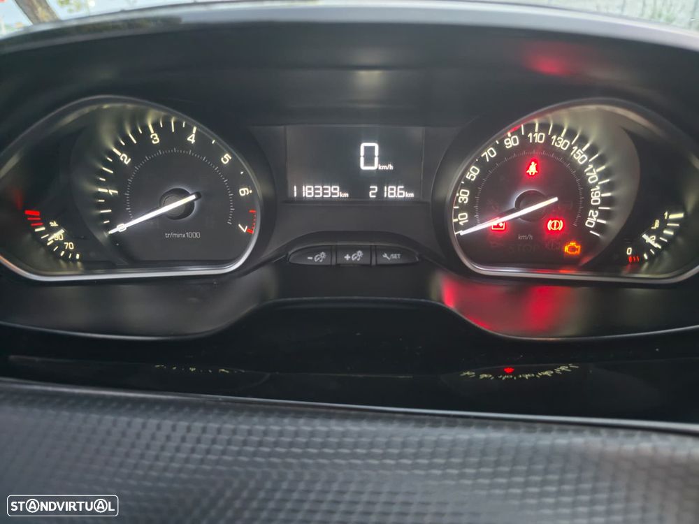Peugeot 208 1.2 PureTech Style - 8