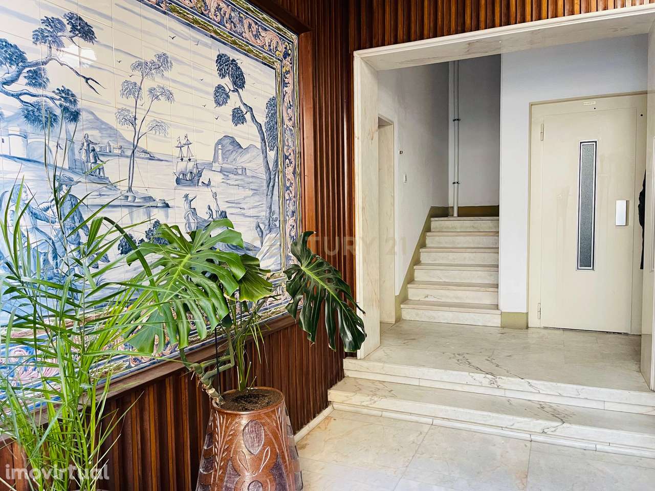 T2 Renovado com Vista Rio | Praça Dr. Ernesto Roma – Lisboa - Grande imagem: 2/5