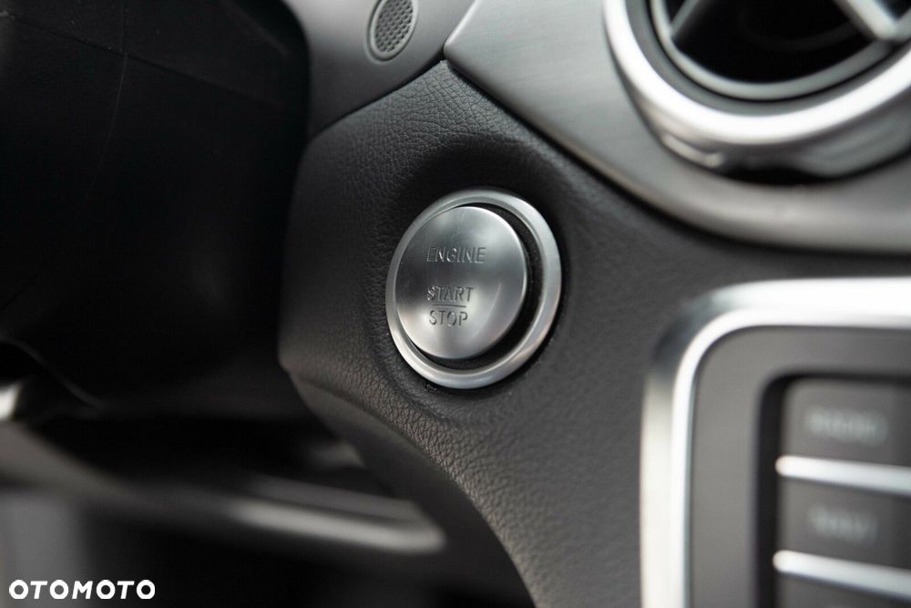 Mercedes-Benz GLA 220 4-Matic AMG Line - 22