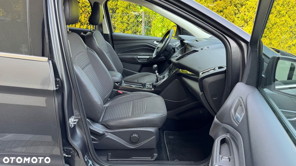 Ford Kuga - 25