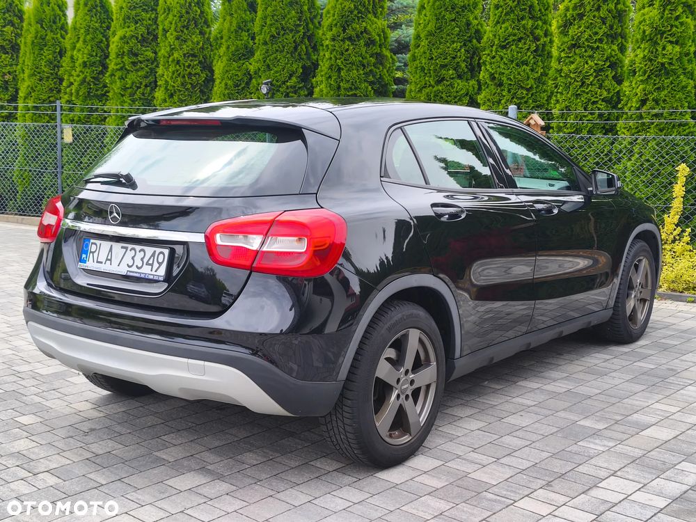 Mercedes-Benz GLA 180 Urban - 11