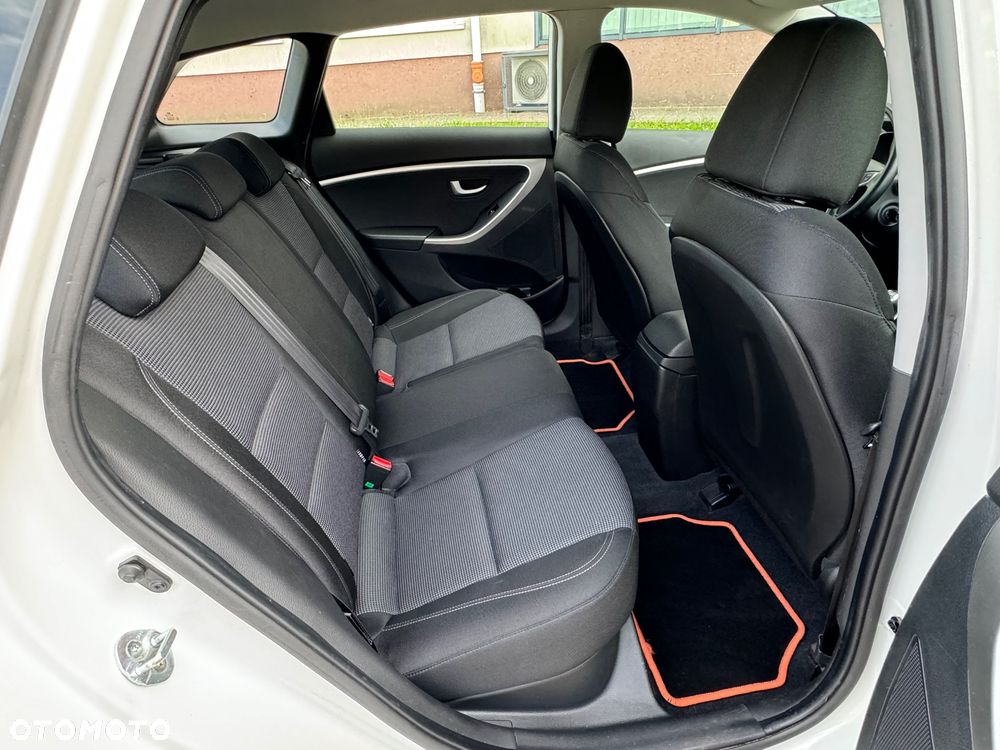 Hyundai i30 1.6 Style - 27