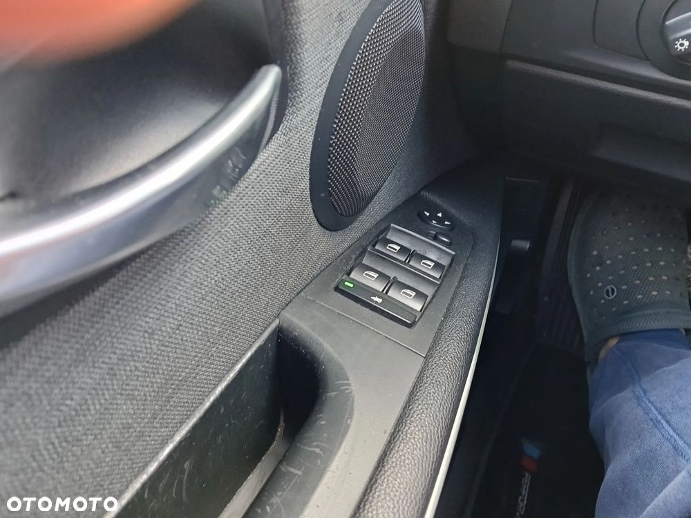 BMW Seria 3 320i - 23