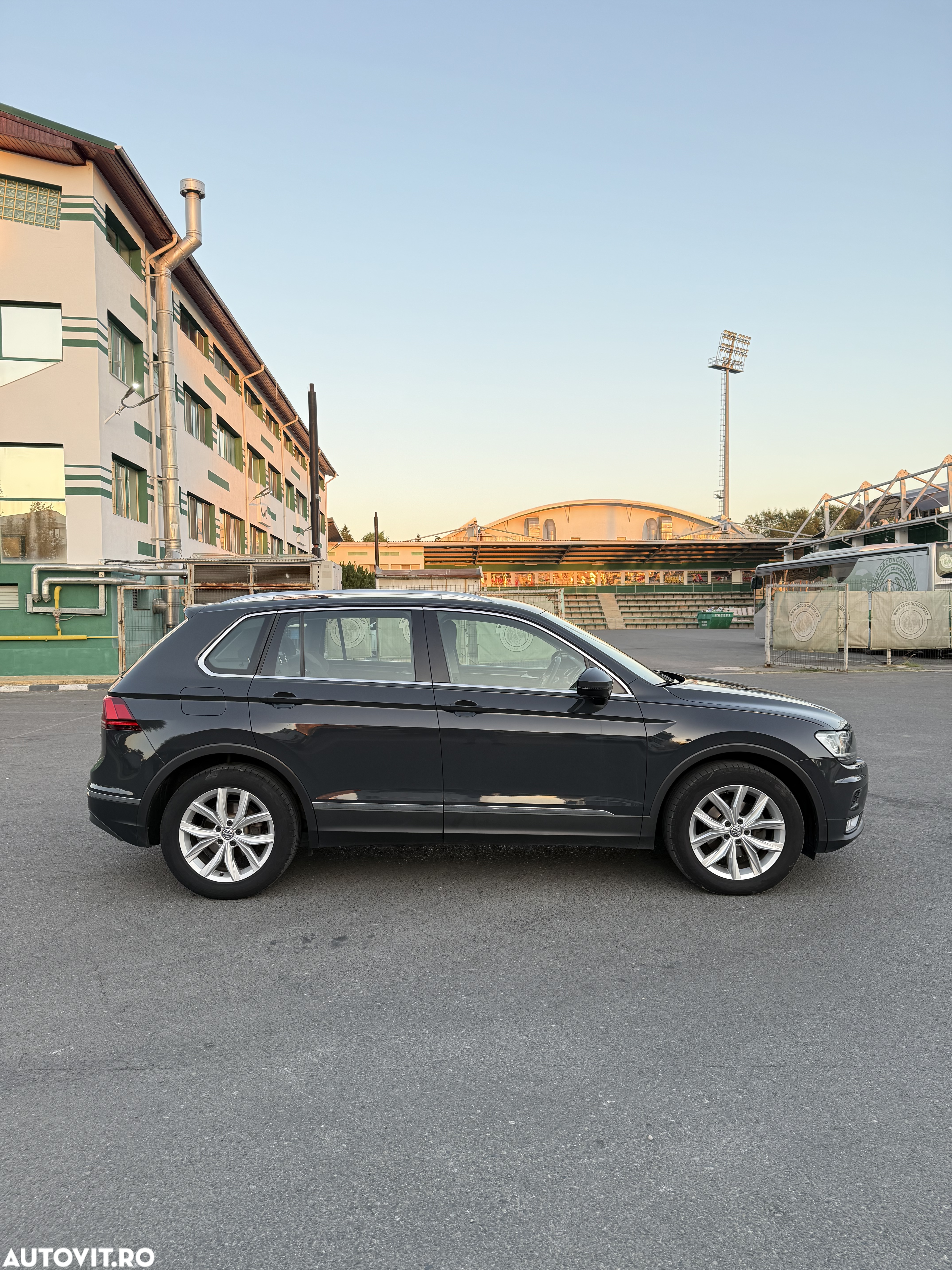 Volkswagen Tiguan 2.0 TDI DPF DSG 4Mot Comfortline - 6