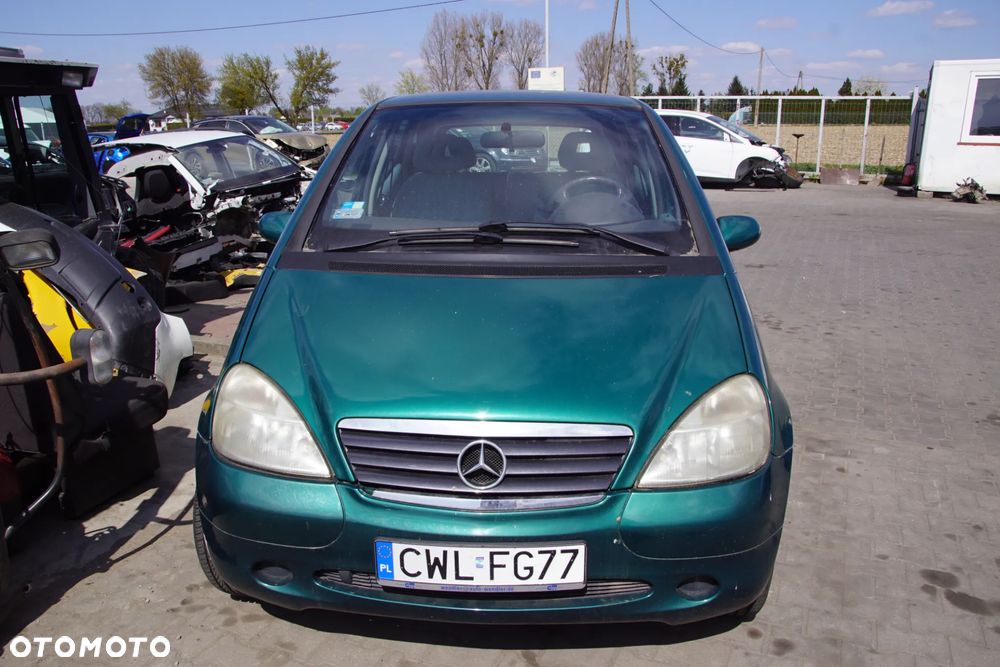 Auto na części - Mercedes A-Klasa W168 1.4 82 KM 166940 716501 282 1998R Silnik Skrzynia Drzwi Maska Błotnik Klapa Zderzak Lusterko Lampa Klamka Szyba Deska Kokpit Sterownik Moduł Czujnik Licznik Panel Kierownica - 9