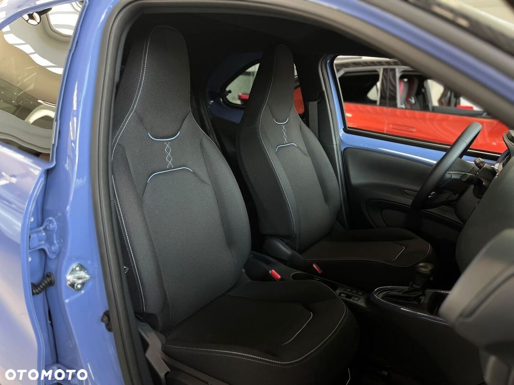 Toyota Aygo X Hybrid 1.5 Style e-CVT - 11