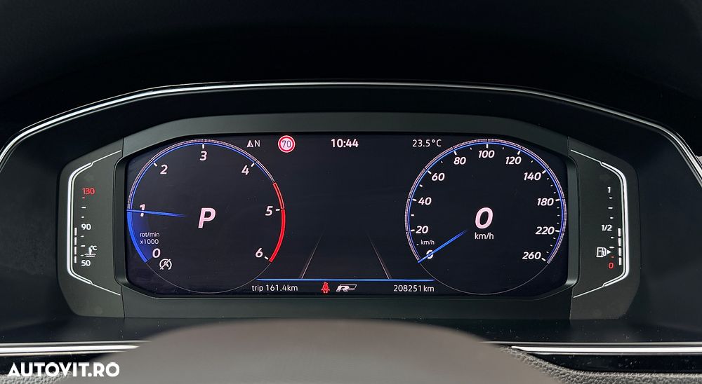Volkswagen Passat 2.0 TDI SCR DSG R-Line - 25