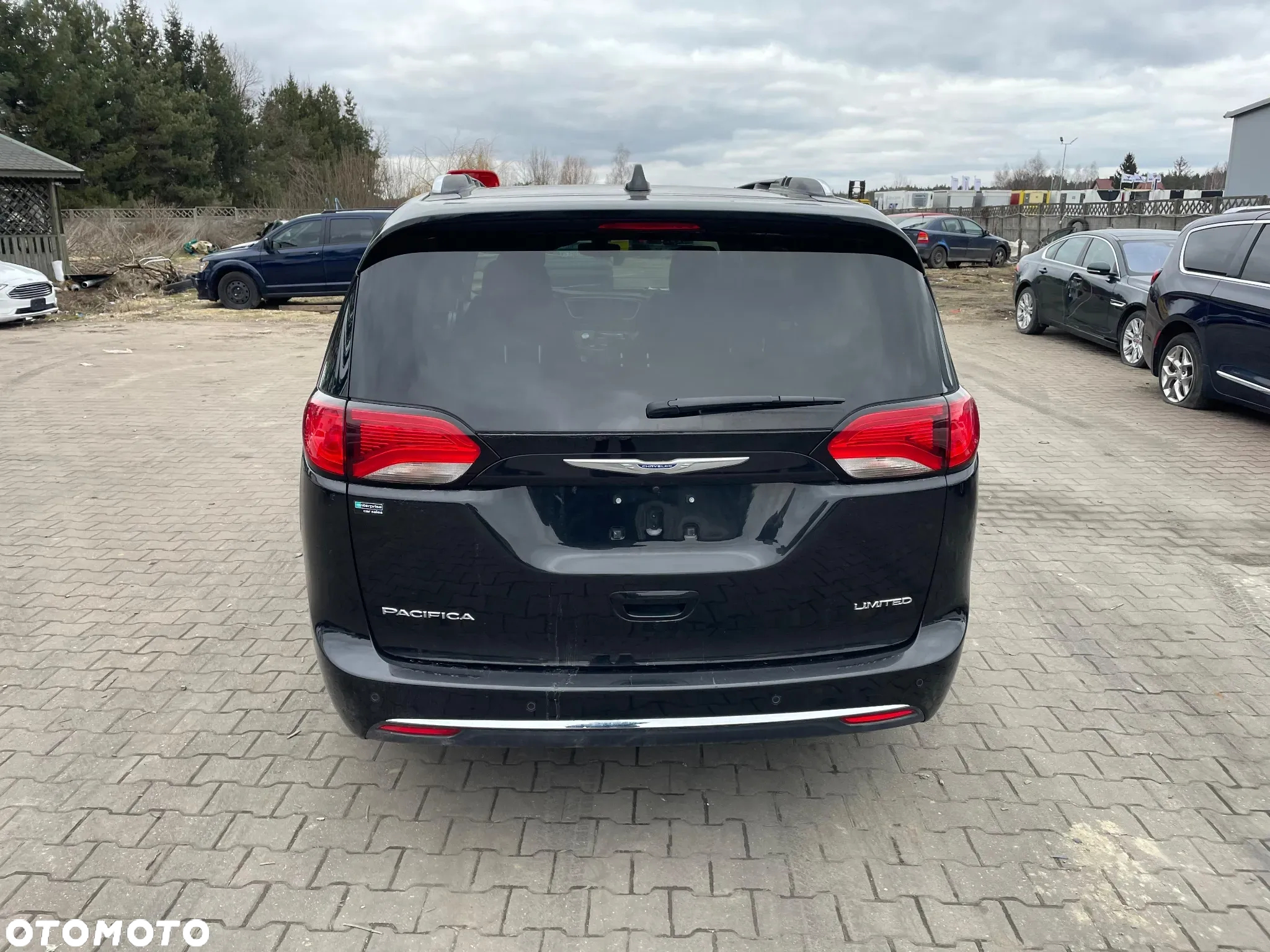 Chrysler Pacifica - 4