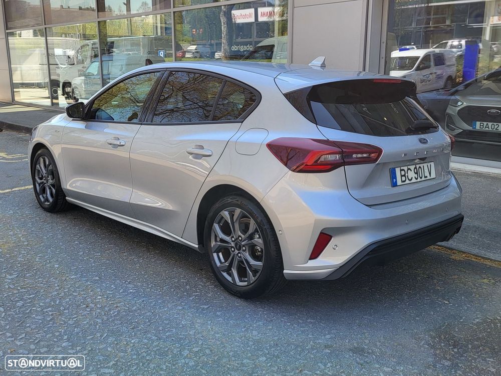 Ford Focus 1.0 EcoBoost MHEV ST-Line — fotografia 5