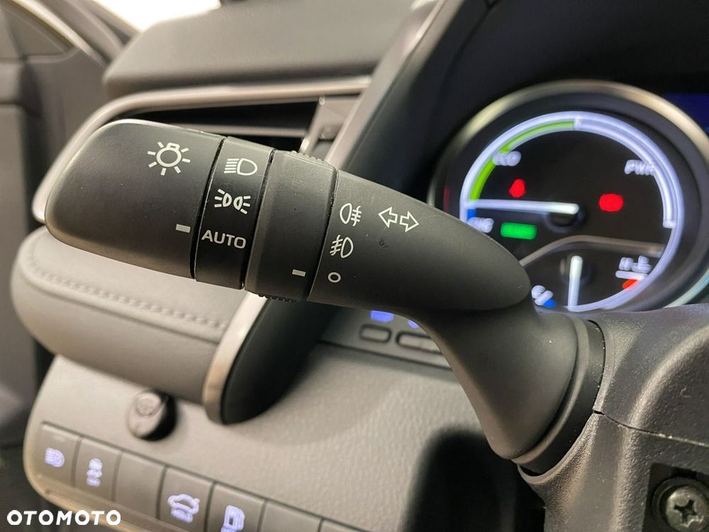 Toyota Camry 2.5 Hybrid Comfort CVT - 26