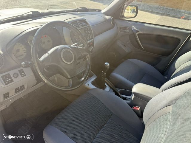 Toyota RAV4 D-4D 4x4 - 6